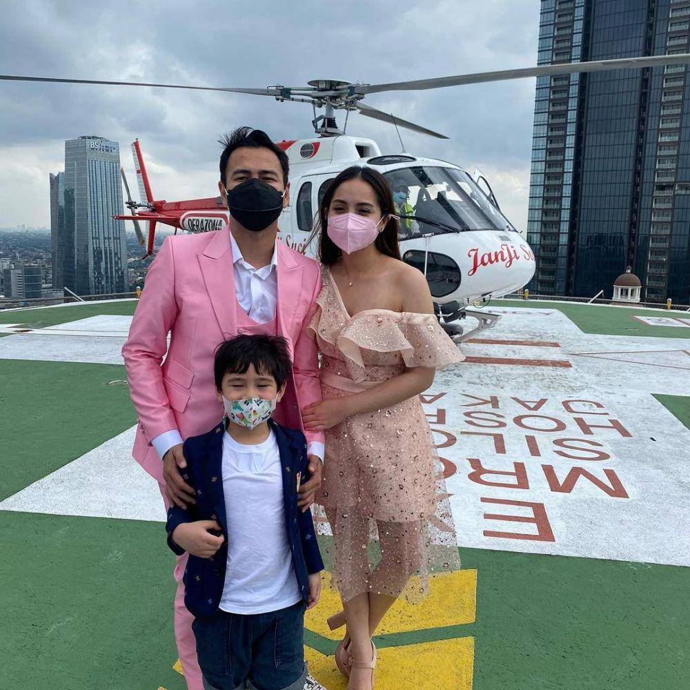Raffi Ahmad, Nagita Slavina, Rafathar. Instagram.com/raffinagita1717
