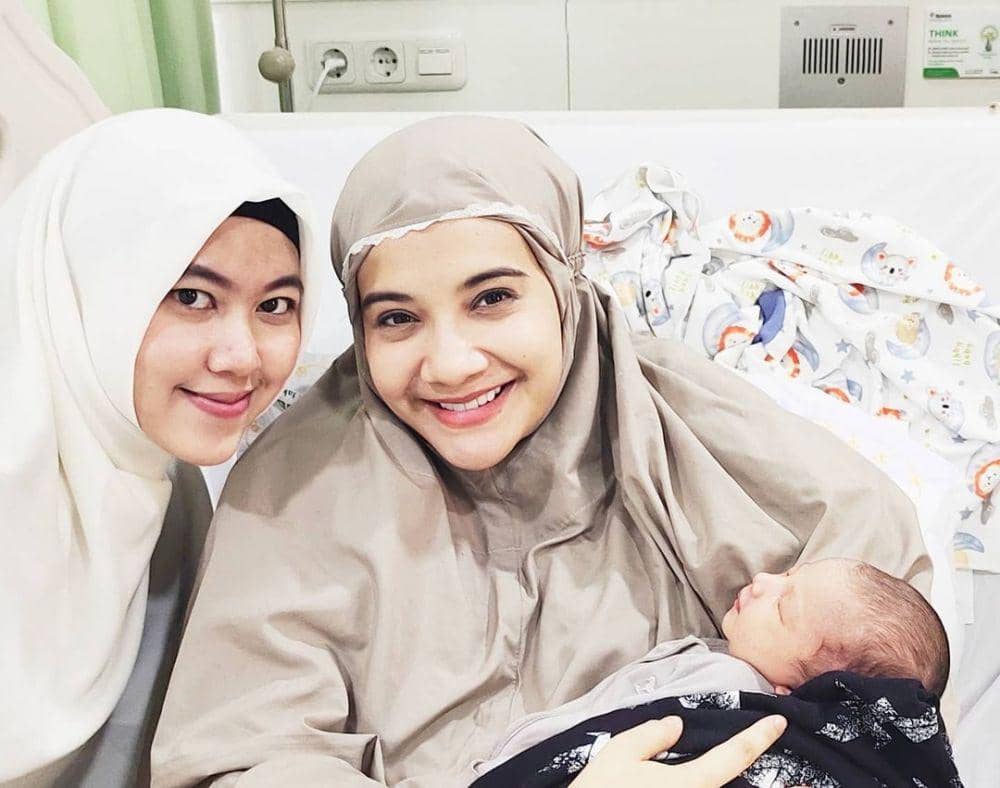 Batasi Kunjungan, 10 Potret Baby Ukkasya Dijenguk Keluarga dan Sahabat