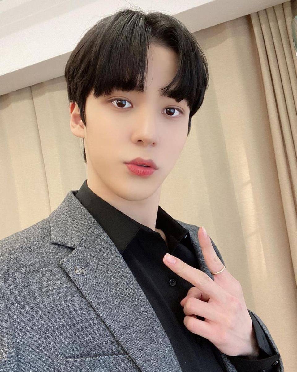 Instagram.com/ateez_official_/