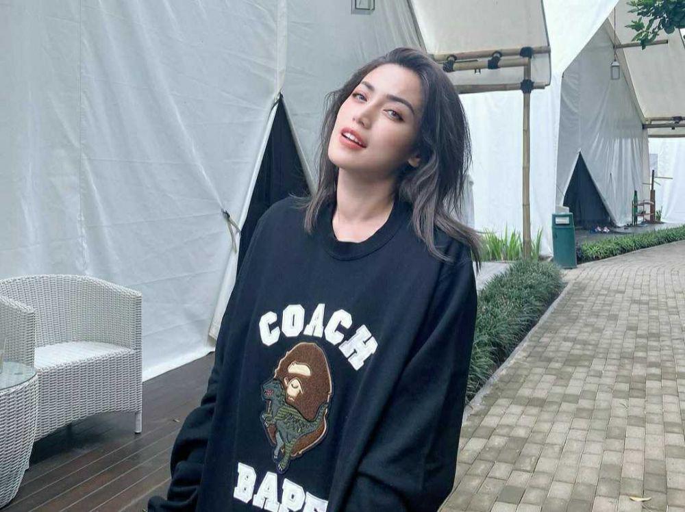 Gak Melulu 'Berani', 9 Potret Jessica Iskandar Pakai Busana Tertutup