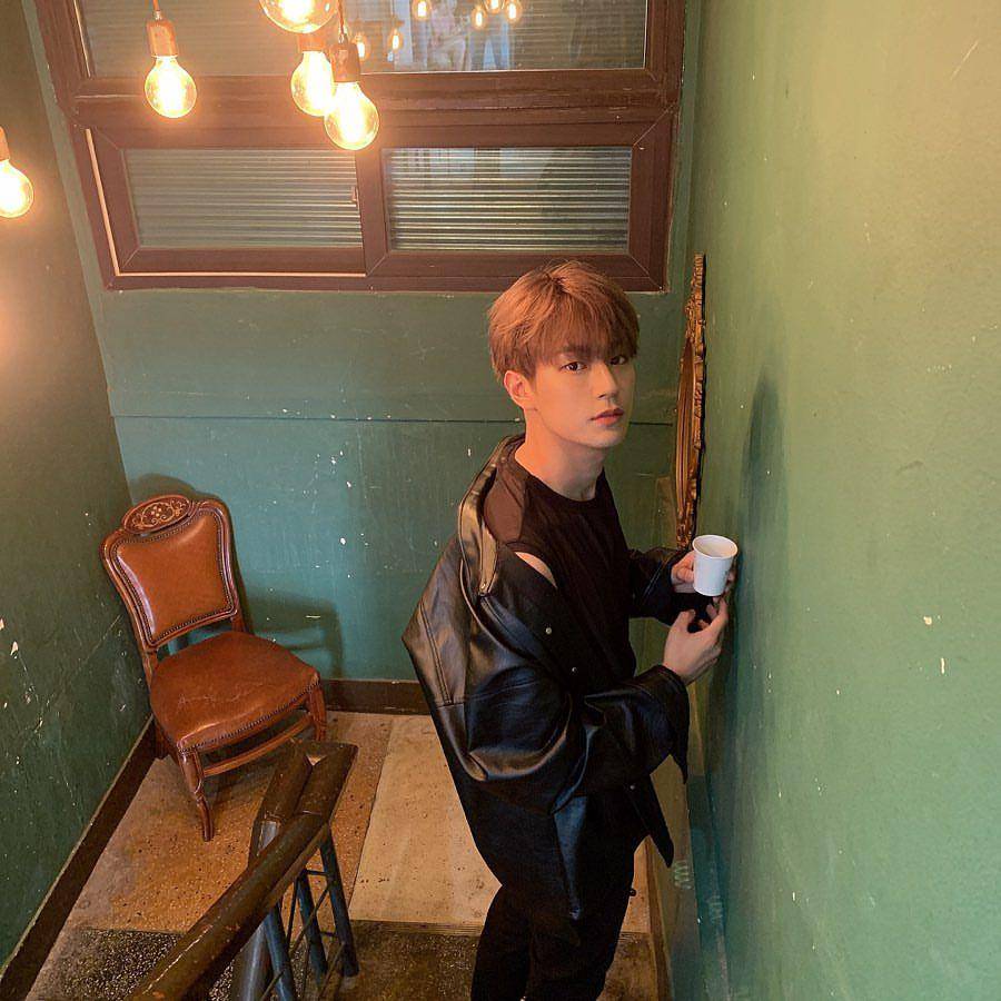 instagram.com/parkseoham