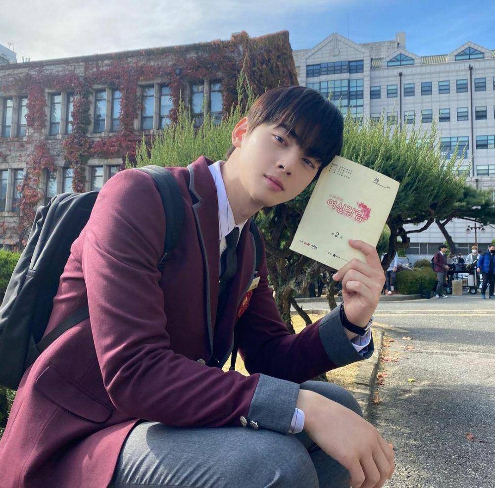 instagram.com/eunwo.o_c
