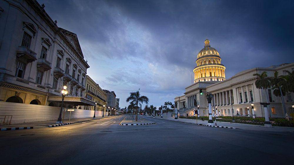 Suasana Gedung El Capitolio saat lockdown. (twitter.com/DiazCanelB)