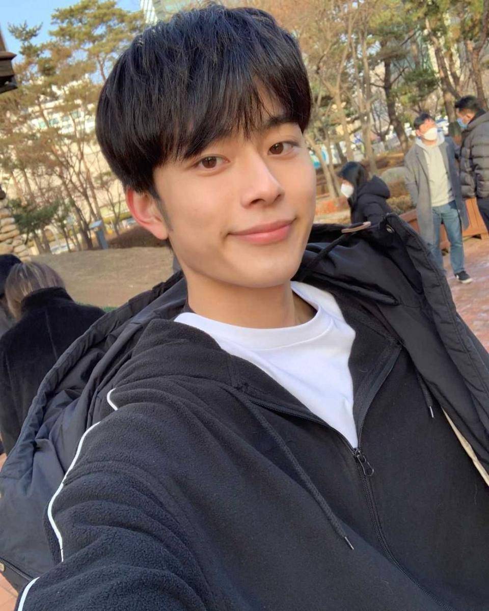 instagram.com/official_yooseonho