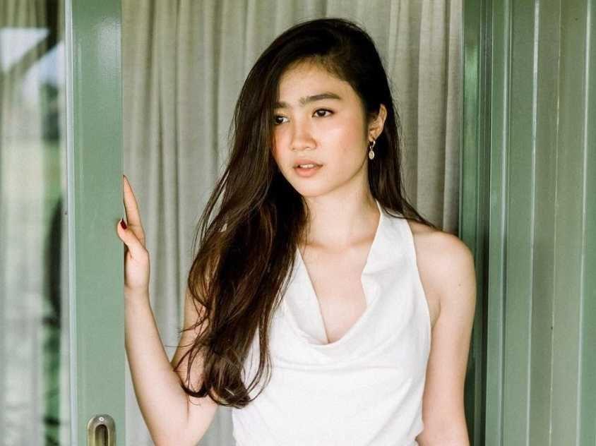 10 Potret Febby Rastanty dengan Pose Candid, Selalu Memukau!