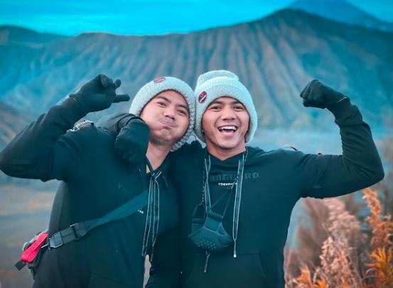 10 Keseruan Liburan Ridho dan Rizki di Bromo, Asyik Sepedaan Bareng