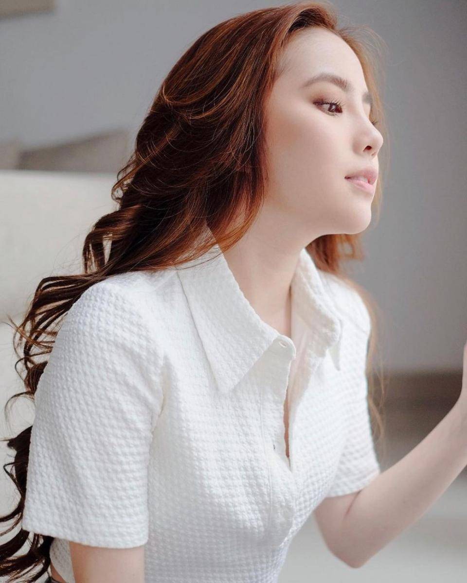 https://www.instagram.com/agatha_chelsea/