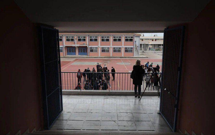 Suasana sekolah di Yunani. (twitter.com/ekathimerini)