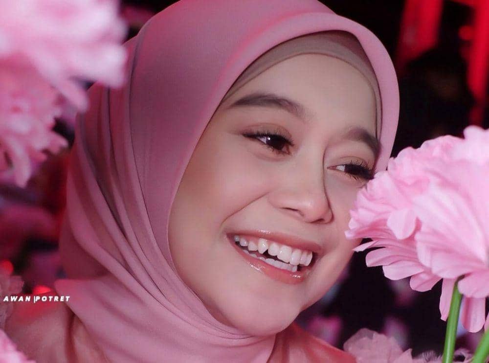 10 Potret Manis Lesti Kejora Memakai Outfit Pink, Bikin Jatuh Hati!