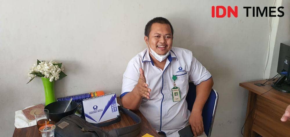 Wakil Ketua Bidang LPG 3 Kilogram Hiswana Migas Kota Depok, Imron Effendi saat di temui di kantor Hiswana Migas Kota Depok. (IDN Times/Dicky)