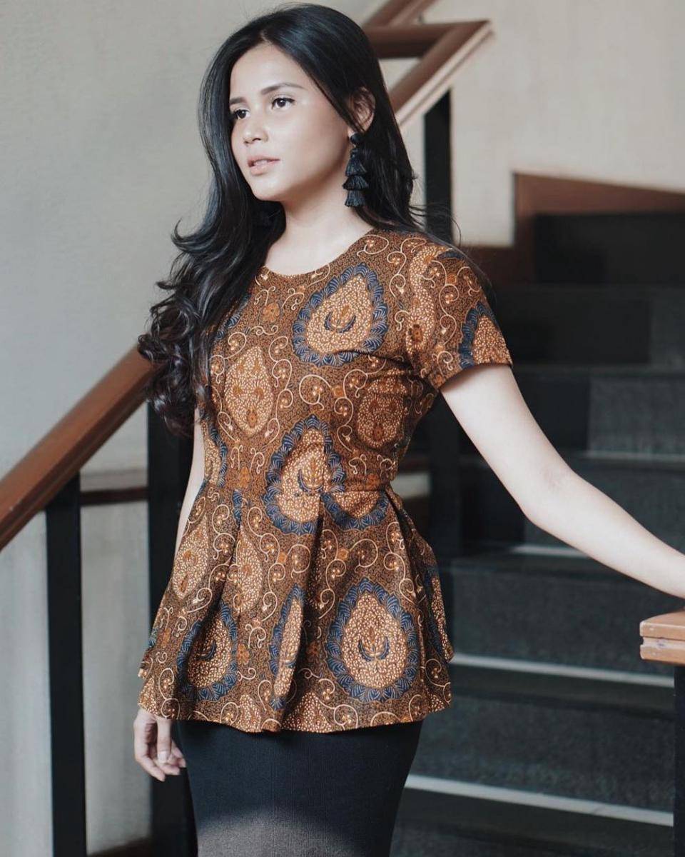 instagram.com/yunitasiregar