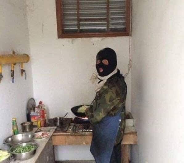 potret kocak memasak (facebook.com/Kementrian Humor Indonesia)