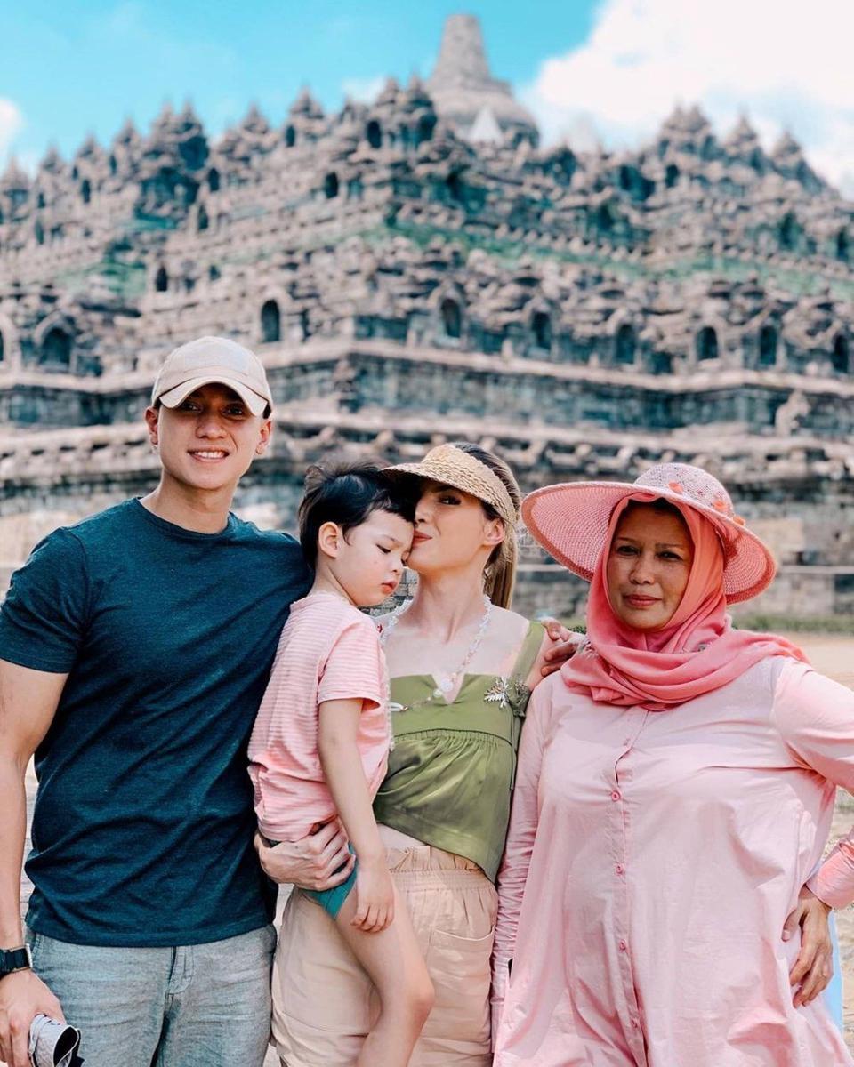 10 Potret Seru Mikaila Patritz dan Fardhan Khan Liburan di Jawa Tengah