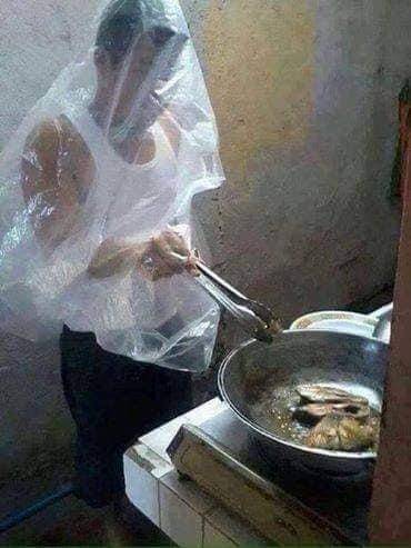 potret kocak memasak (facebook.com/Kementrian Humor Indonesia)