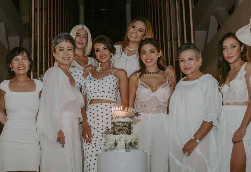 10 Potret Perayaan Ulang Tahun ke-41 Farah Quinn, Tetap Awet Muda!