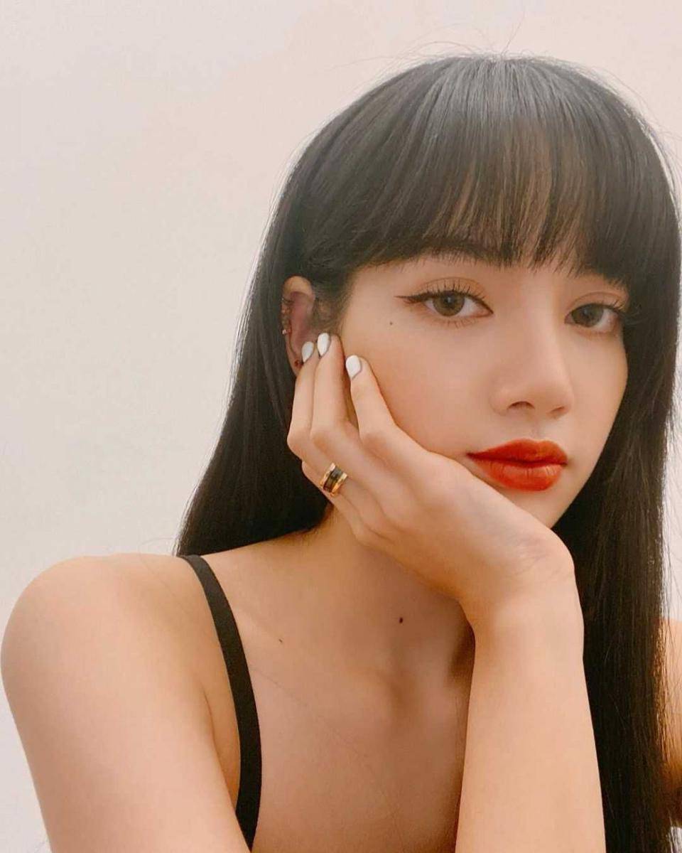 instagram.com/lalalalisa_m