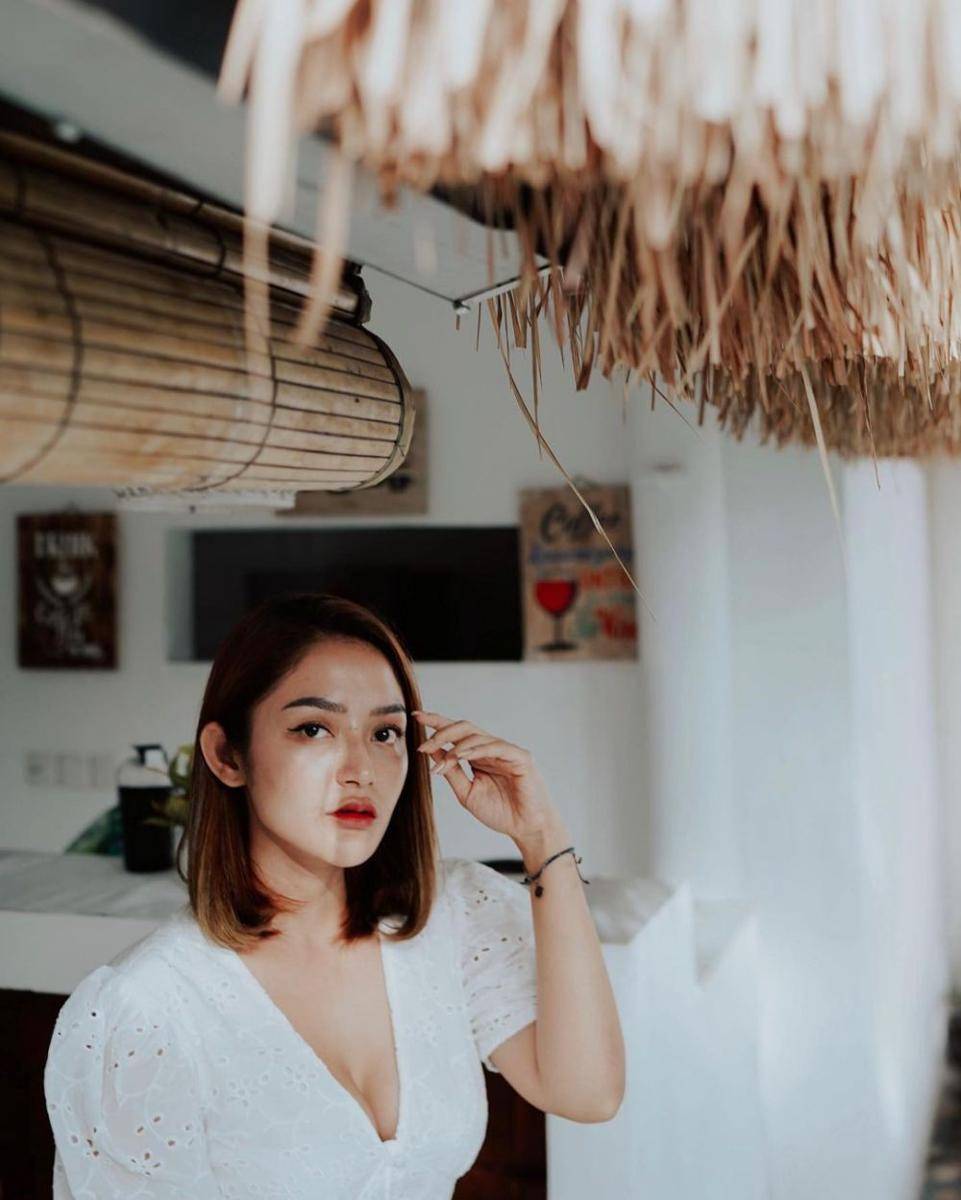 instagram.com/sitibadriahh