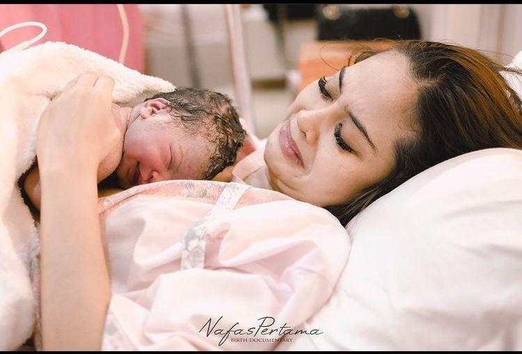 36 Jam Berjuang, 10 Momen Kehamilan hingga Lahiran Anak Kedua Tiwi T2