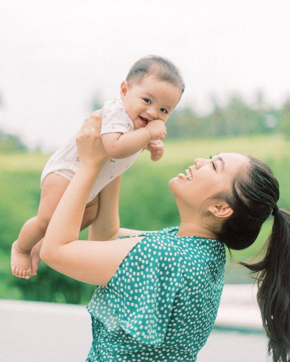 Instagram.com/tiarapangestika