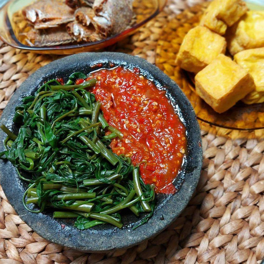 Plecing kangkung. instagram.com/she_taurisia