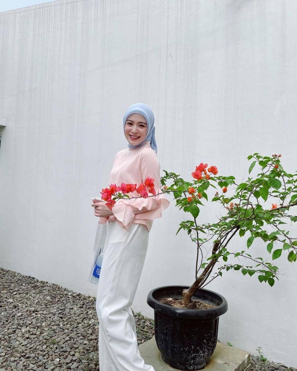 Jihye Moon (instagram.com/xolovelyayana)