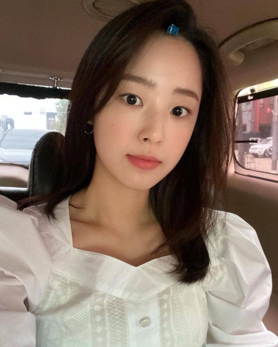 instagram.com/yebin__