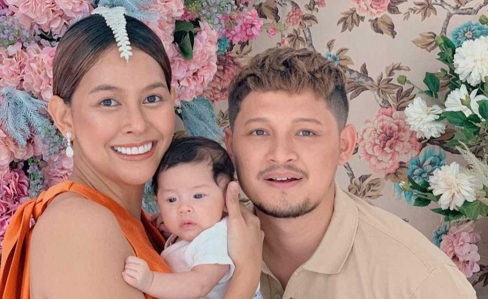 10 Potret Bahagia Keluarga Kecil Syamsir Alam, Manis dan Harmonis!