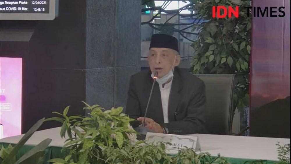 Ketua MUI Bidang Pendidikan dan Kaderisasi KH. Abdullah Jaidi dalam konferensi pers daring Sidang Isbat Awal Ramadan 1442 H (IDN Times/Margith Juita DamaniK)