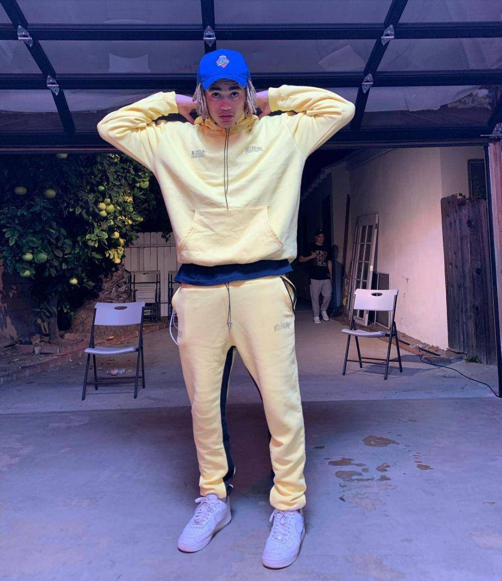 gaya kasual Zion Kuwonu (instagram.com/zionkuwonu)
