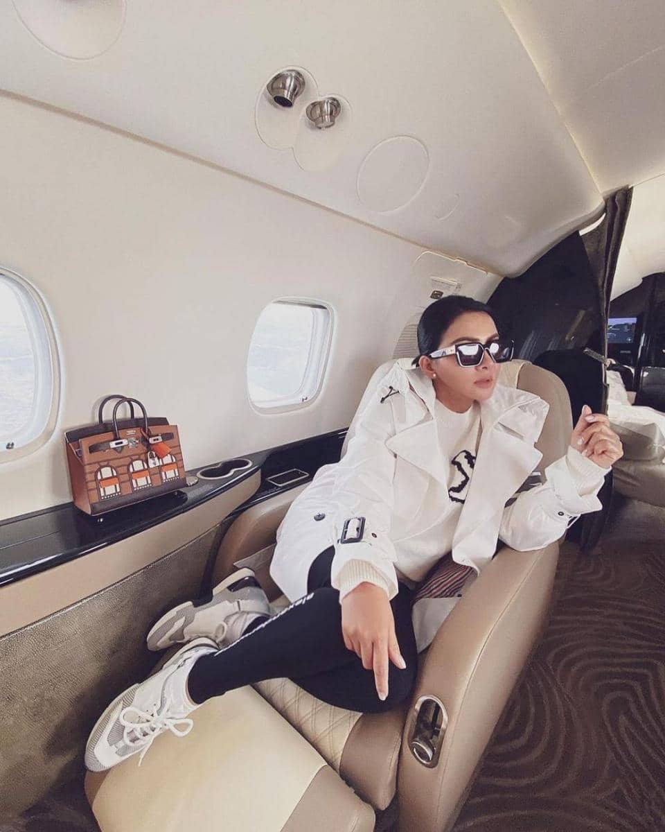 Syahrini (instagram.com/princessyahrini)