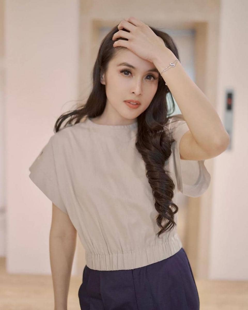 Sandra Dewi (instagram.com/sandradewi88)