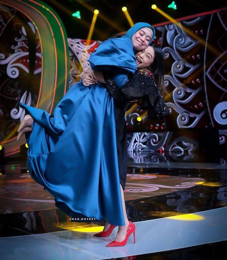 Dikenal Ramah, 10 Kebersamaan Lesty Kejora dengan Rekan Seprofesi