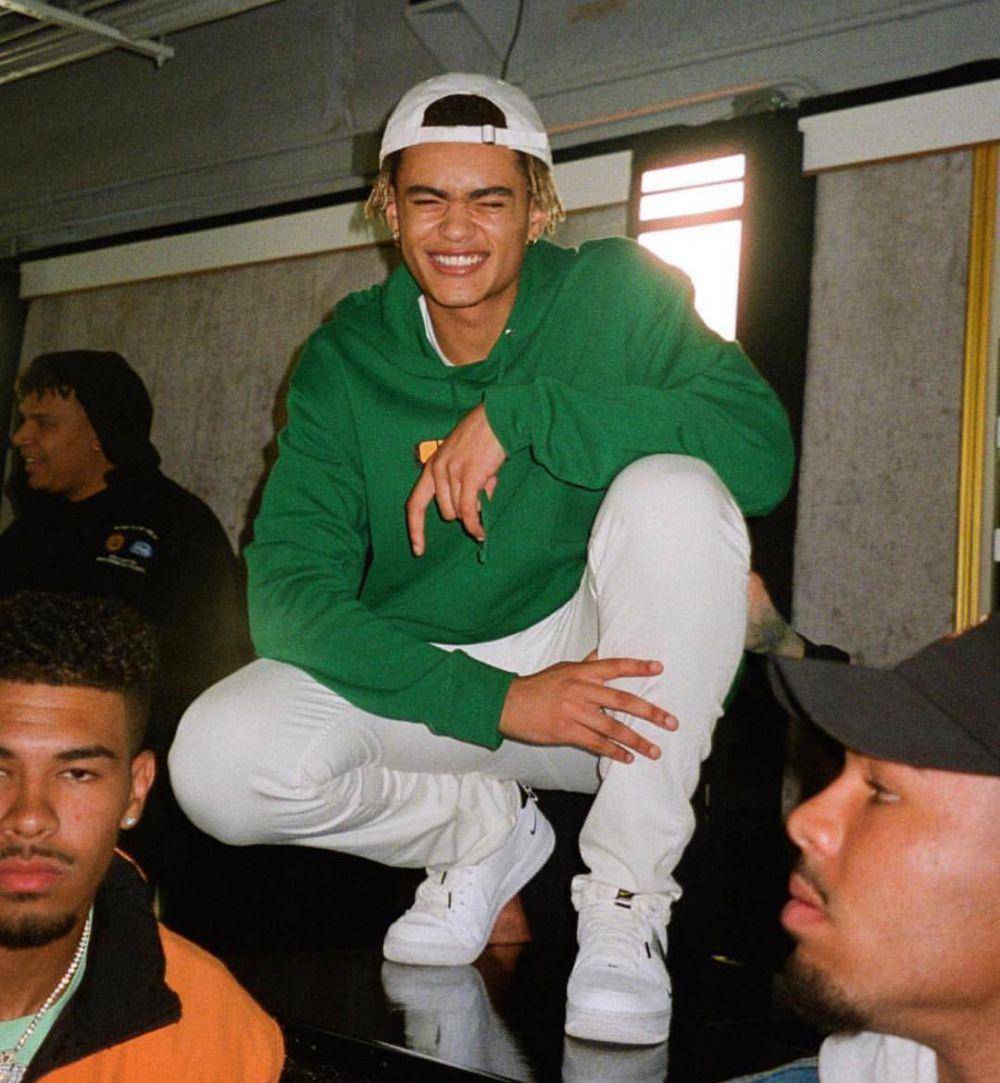 gaya kasual Zion Kuwonu (instagram.com/zionkuwonu)
