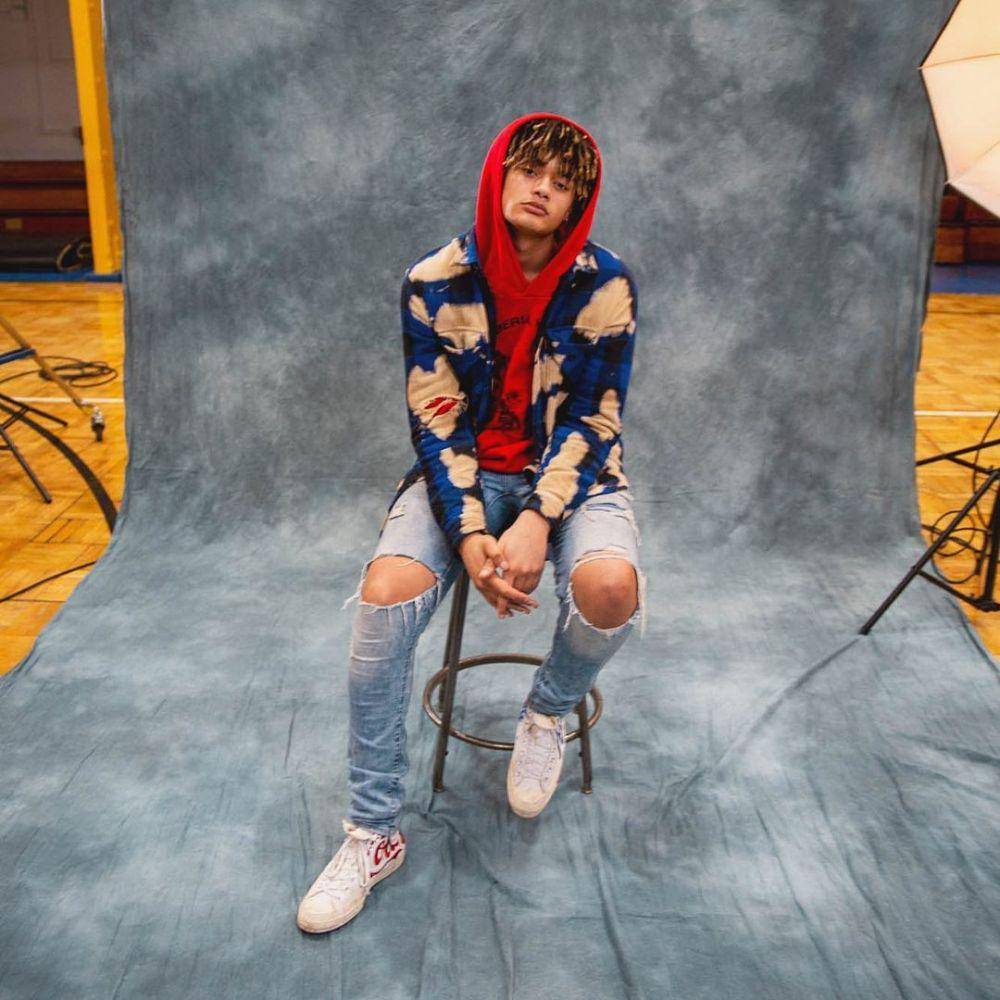 gaya kasual Zion Kuwonu (instagram.com/zionkuwonu)
