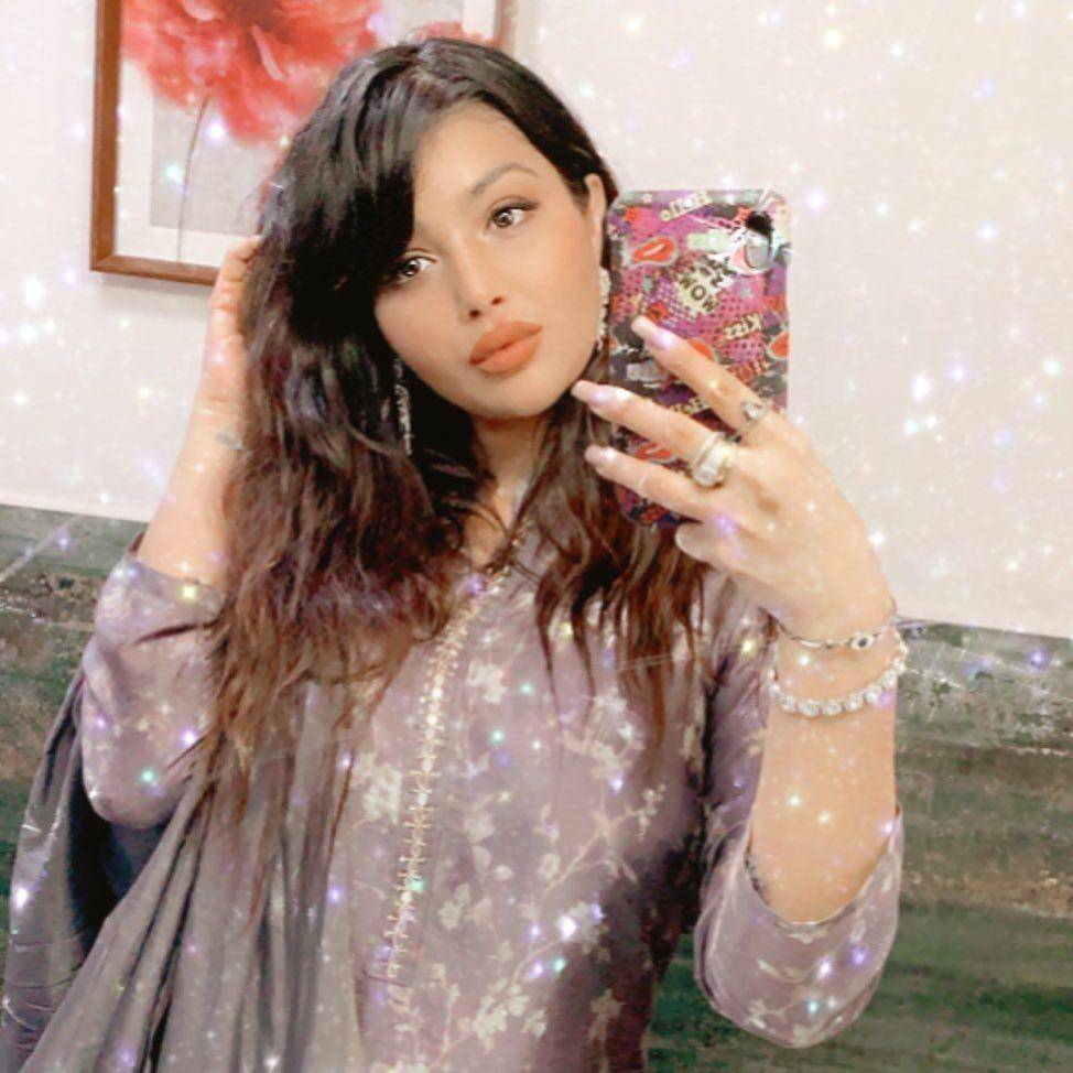 Ayeshi Takia (instagram.com/ayeshatakia)
