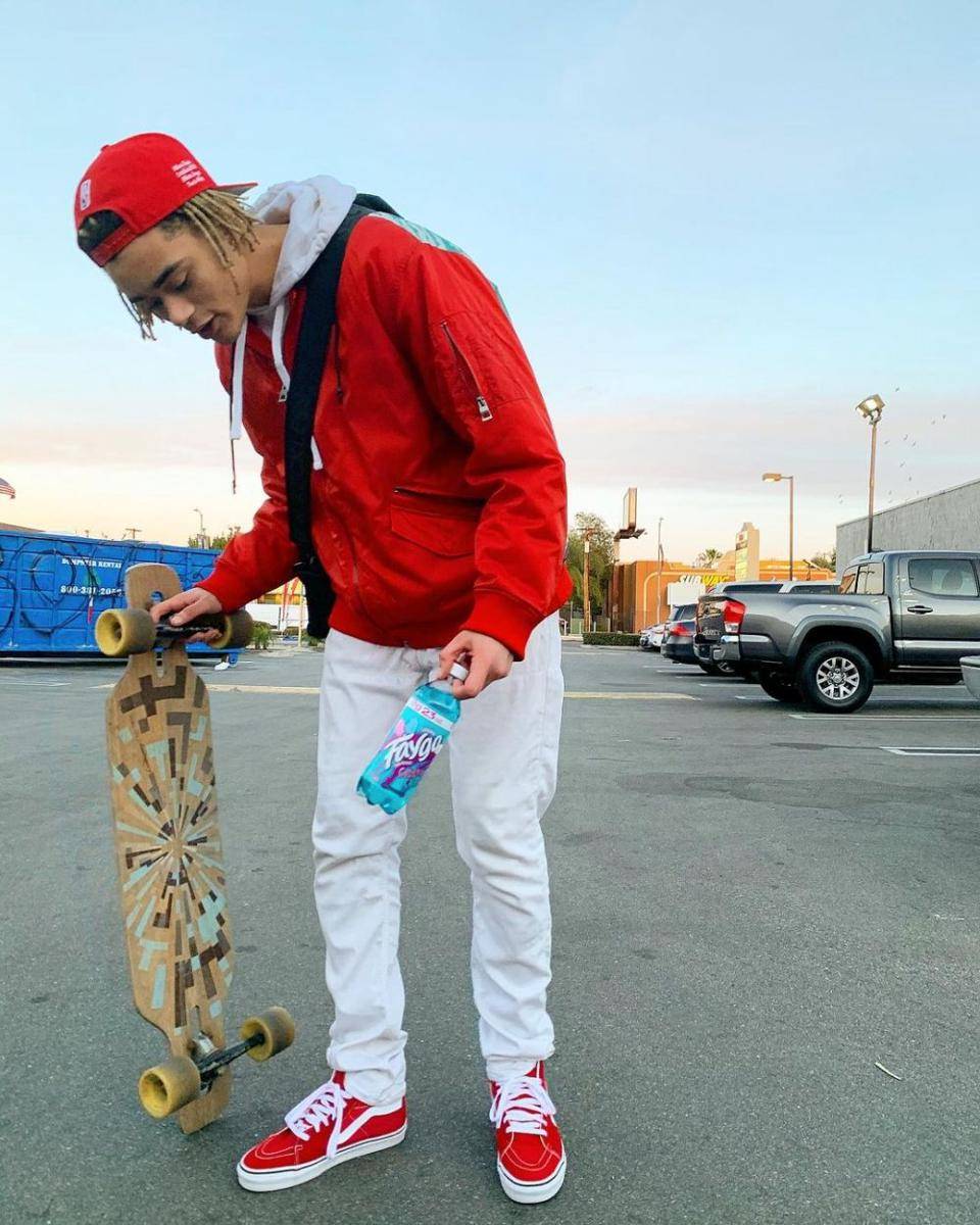 gaya kasual Zion Kuwonu (instagram.com/zionkuwonu)