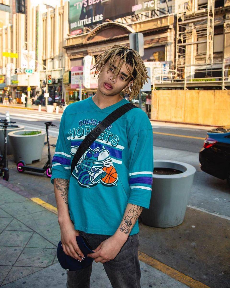 gaya kasual Zion Kuwonu (instagram.com/zionkuwonu)
