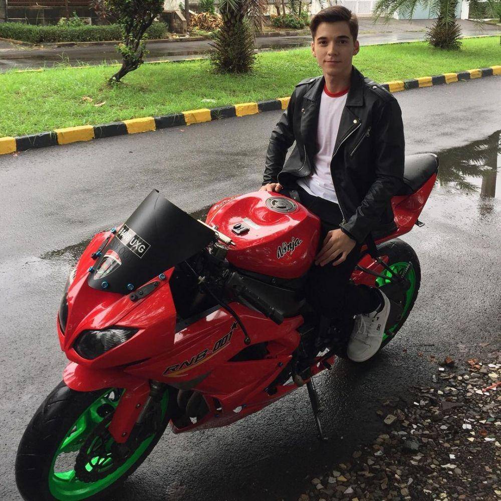 Stefan William saat syuting (instagram.com/stefannwilliam)