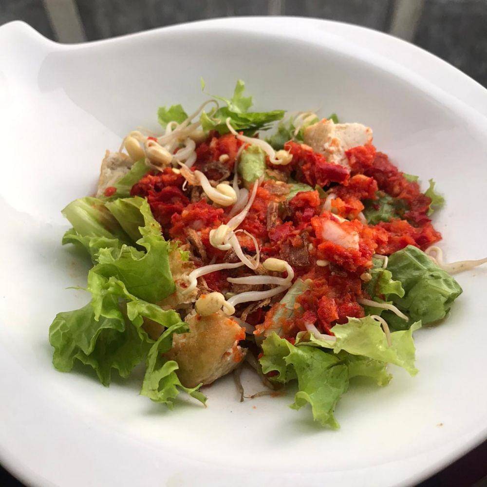 Foto : IDN Times, Andre/ Rujak Tahu Selada  buatan Syarifah Kemala