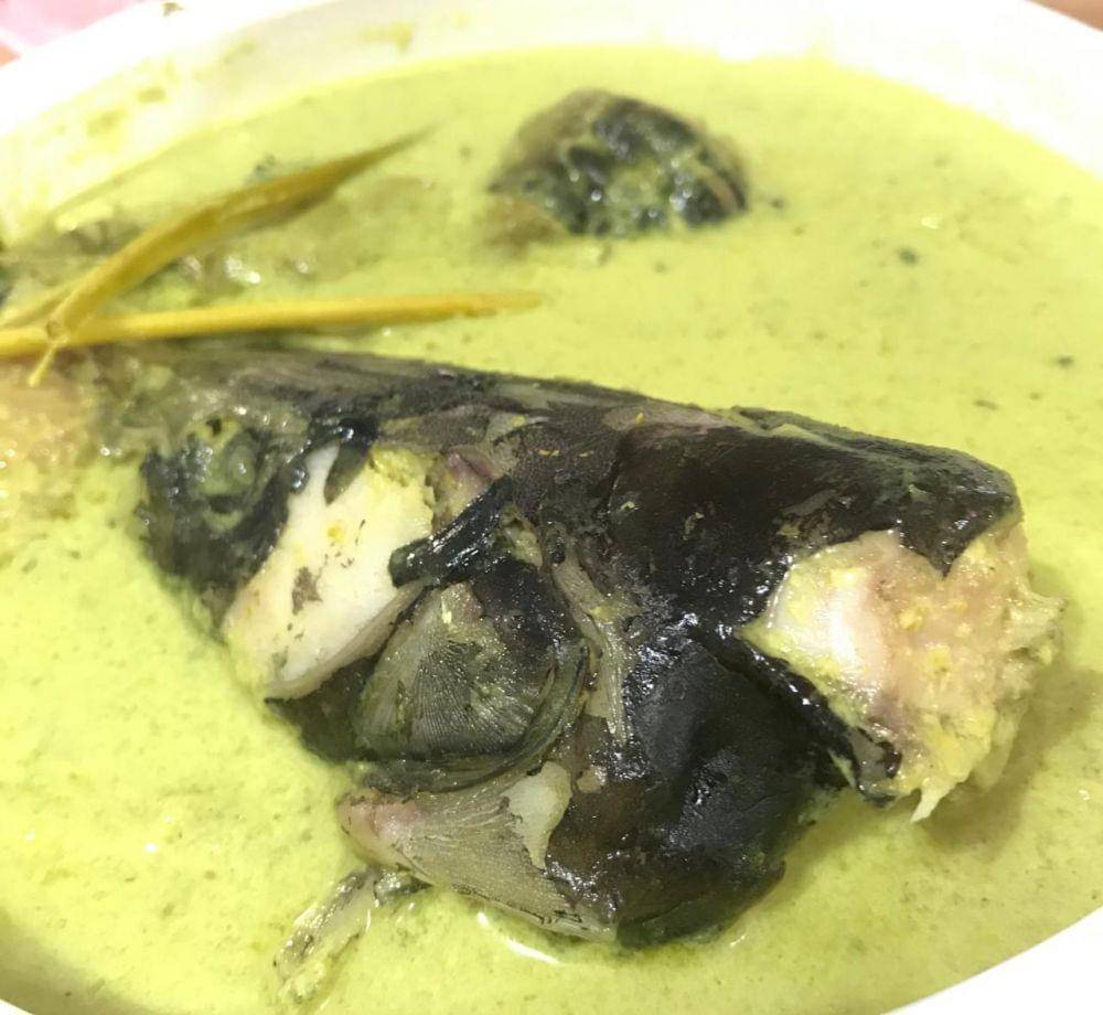 Foto : IDN Times, Andre/ Kepala Baung Gulai Hijau buatan Syarifah Kemala