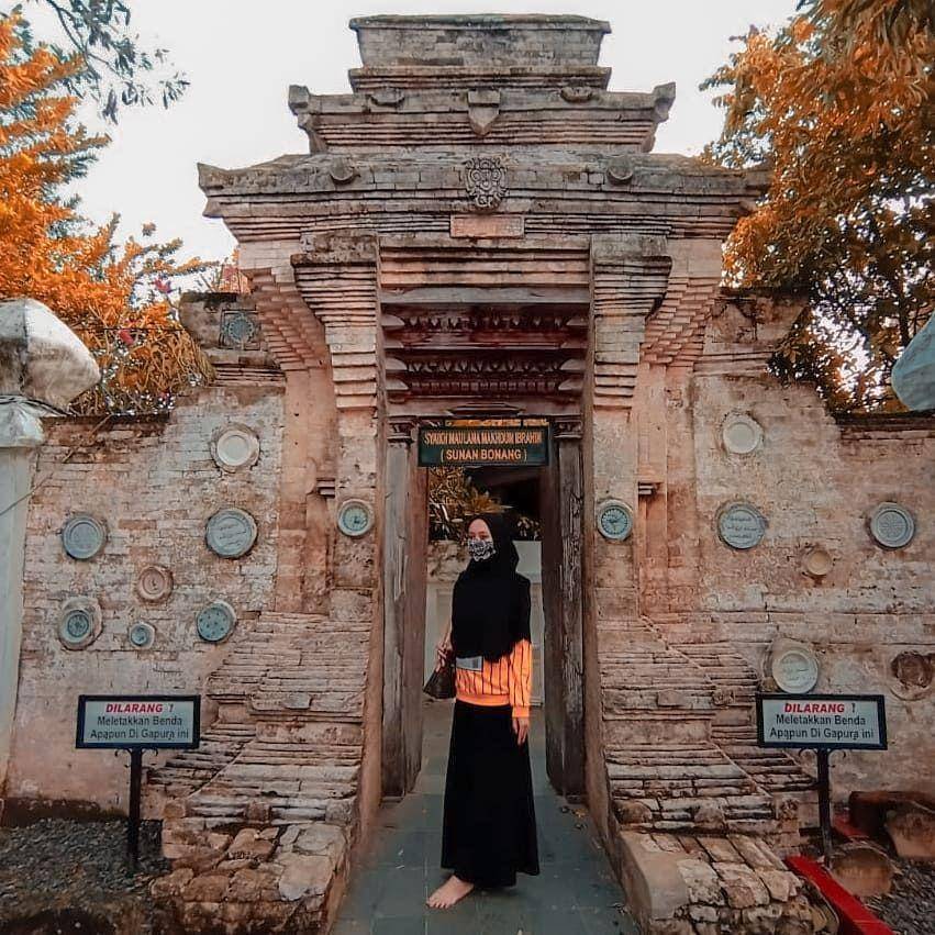 Suasana di Makam Sunan Bonang (instagram.com/irmawibowo_)