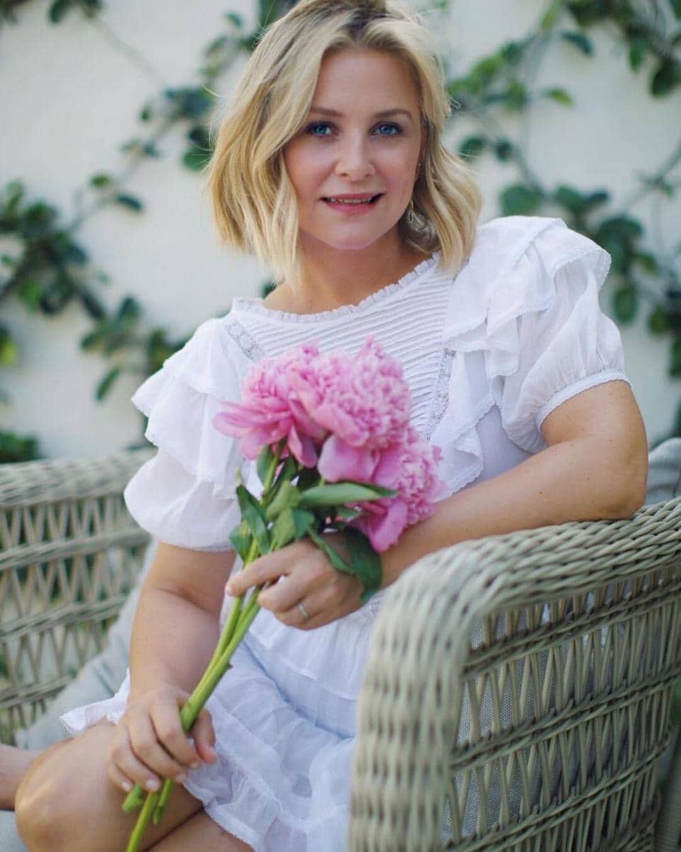 instagram.com/jessicacapshaw