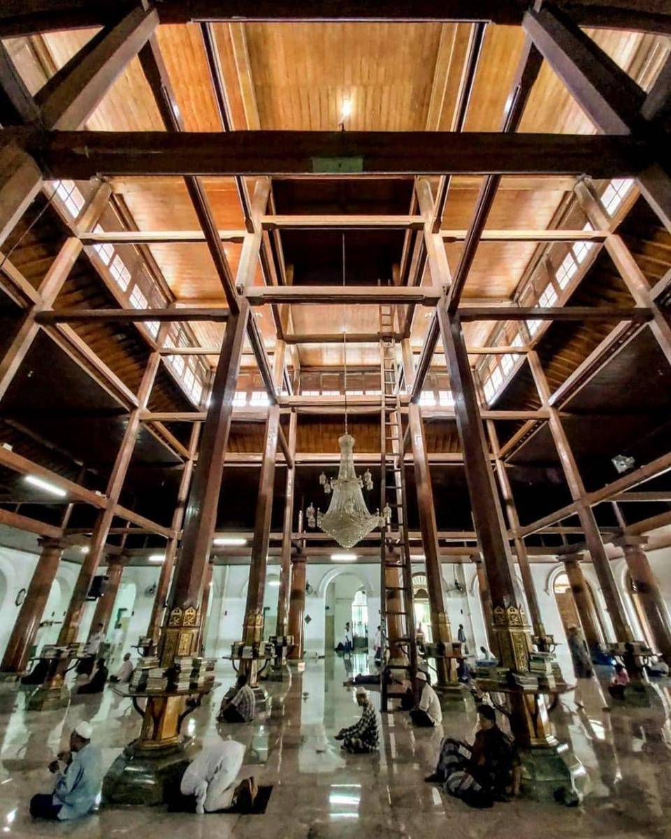 Masjid Agung Sunan Ampel (instagram.com/desainislam)