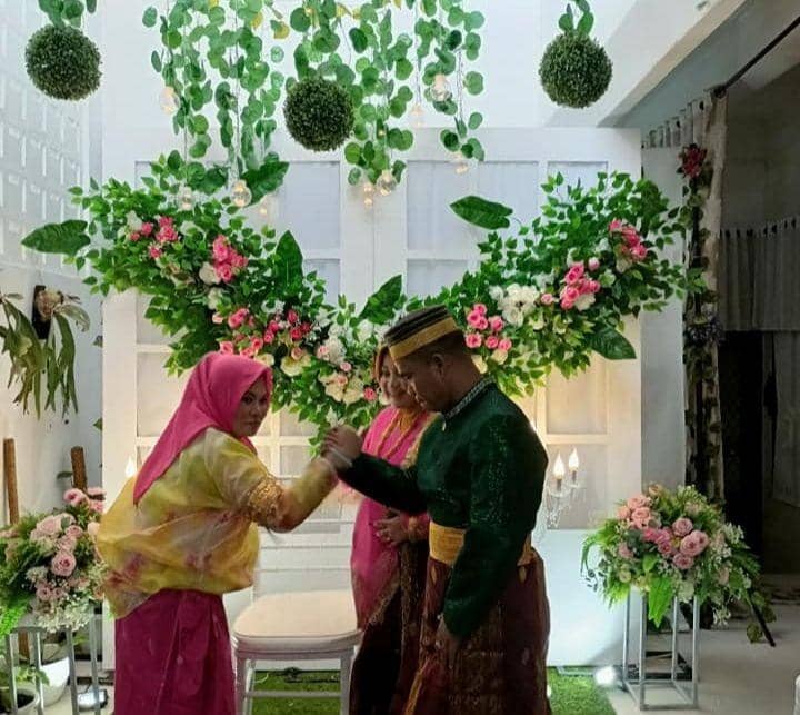 Pasangan pengantin bahagia asal Bulukumba, yang dilamar pria asal Riau menggunakan bitcoin/Facebook Mismaya Alkhaerat