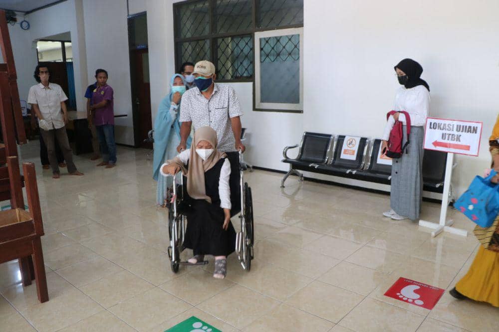 Peserta ujian UTBK SBMPTN yang semangat meski sedang sakit. IDN Times/Istimewa