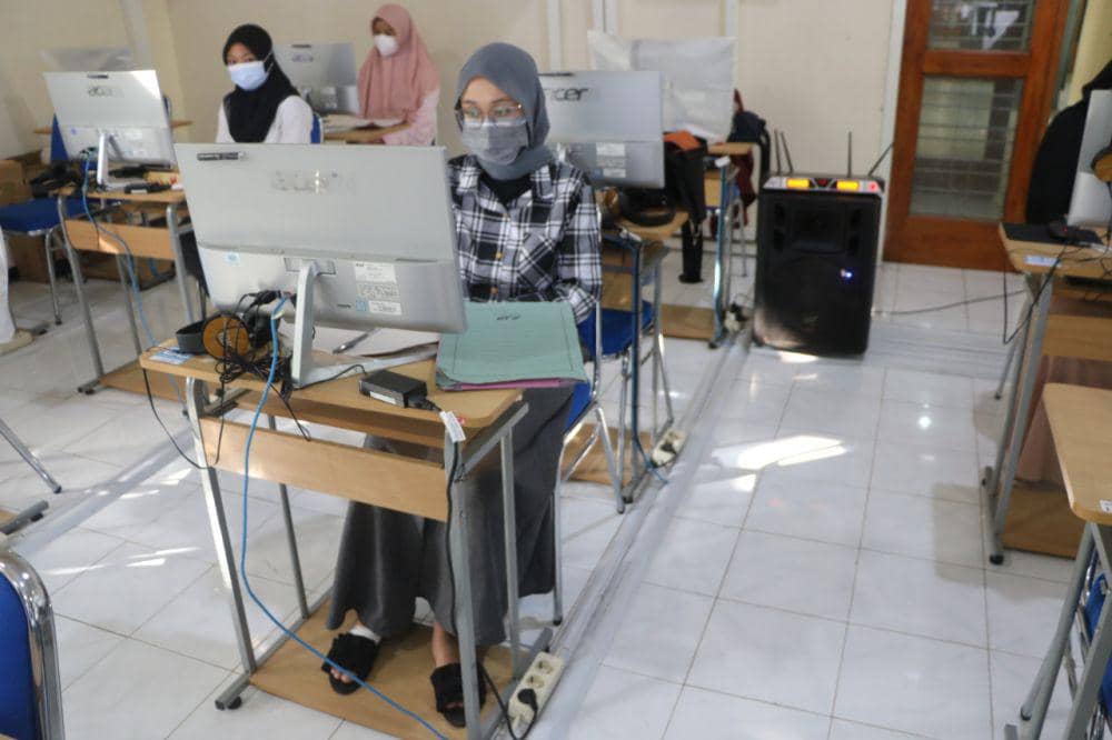 Peserta ujian UTBK SBMPTN yang semangat meski sedang sakit. IDN Times/Istimewa