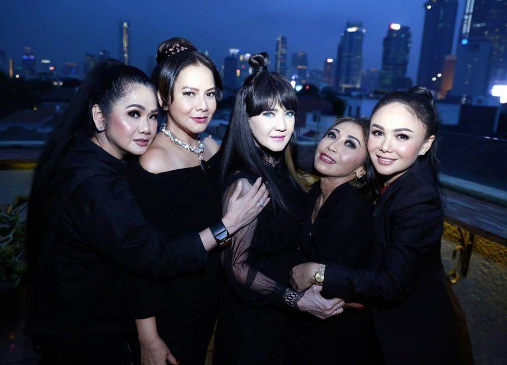 Reuni Setelah 30 Tahun Vakum, 10 Potret Kekompakan Grup Vokal Rumpies