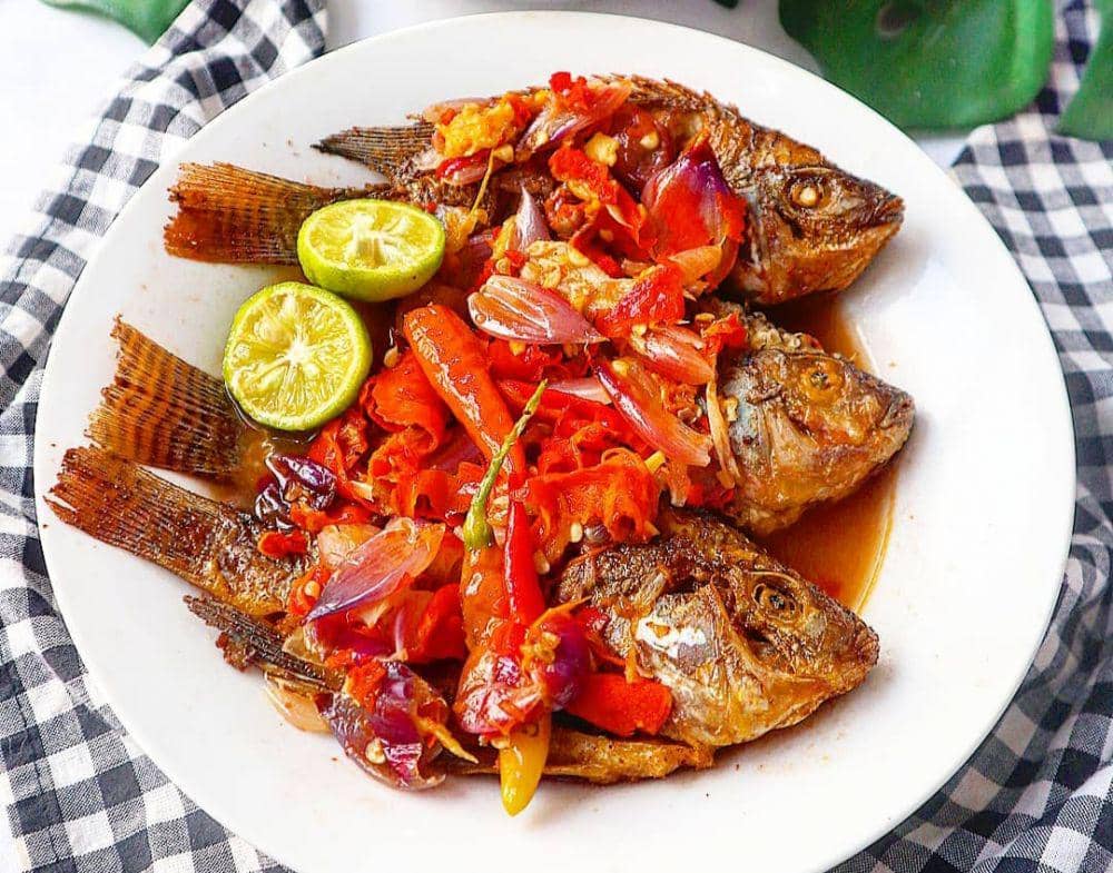 5 Resep Olahan Ikan dengan Siraman Cabai Pedas