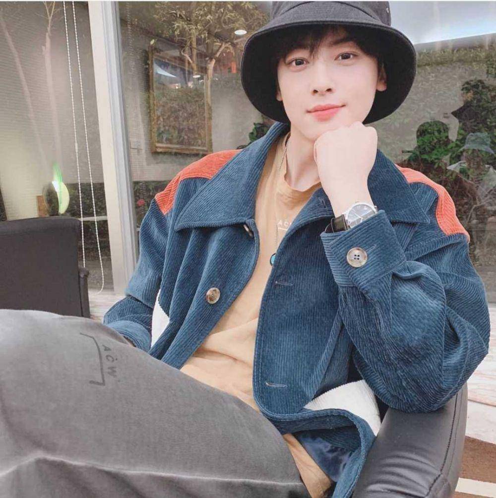 Instagram.com/eunwo.o_c
