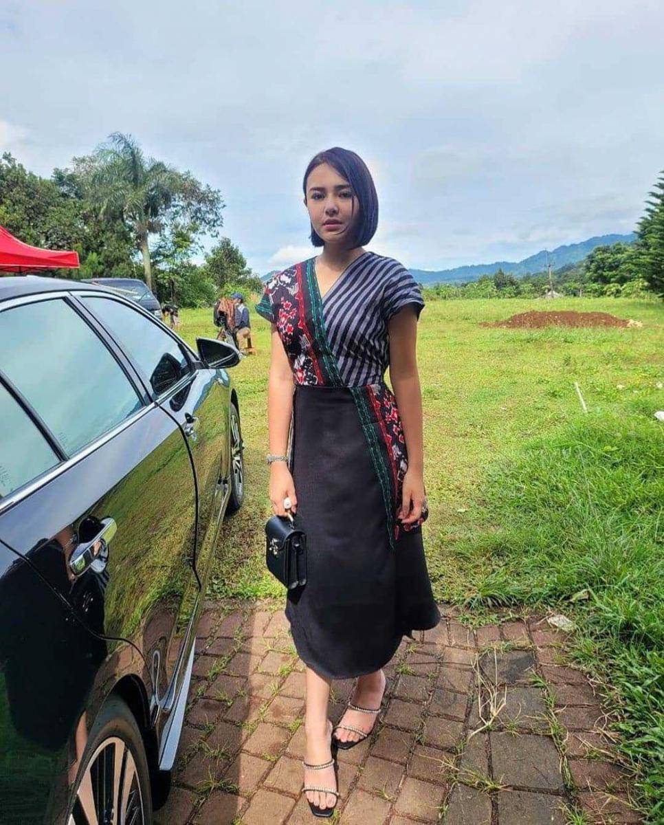 OOTD ke gereja (instagram.com/amandamaanopo17)